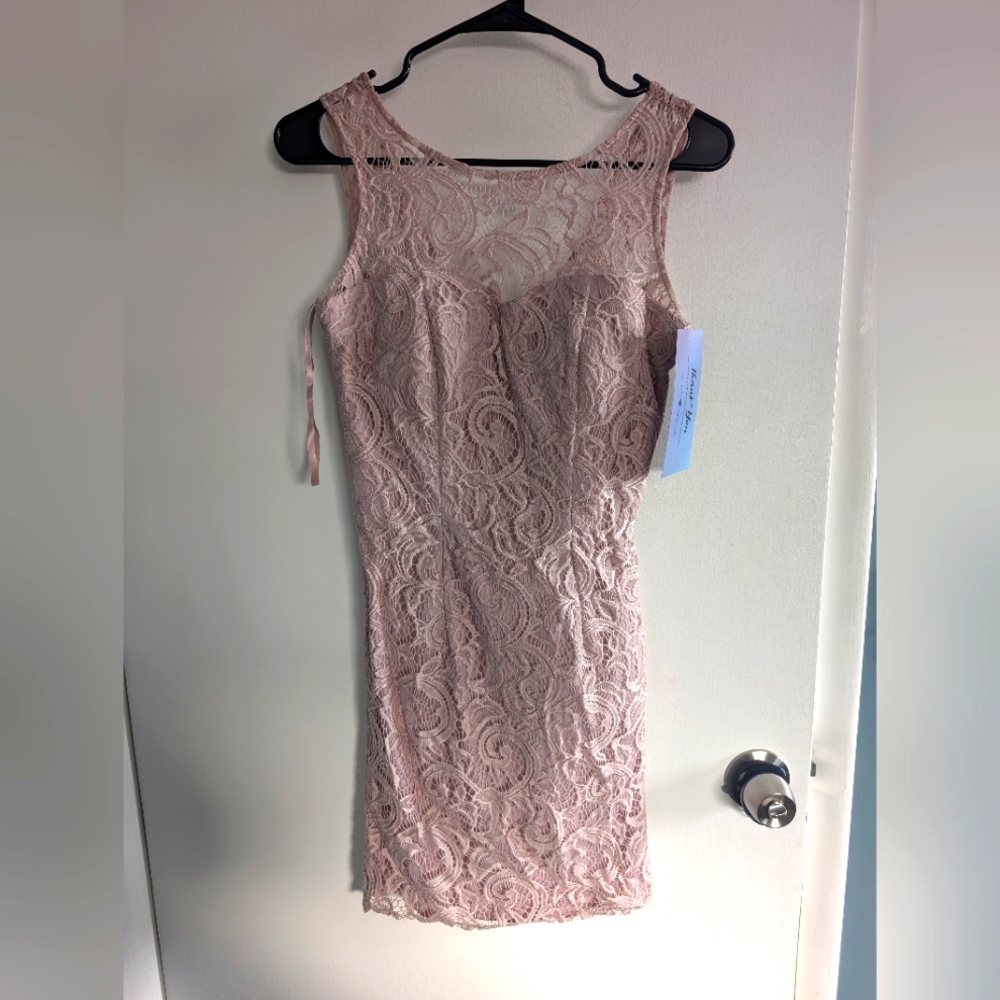 Elegant Lace Sleeveless Dress